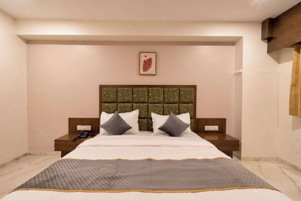 Comfortable guest room at Hotel Royal 24