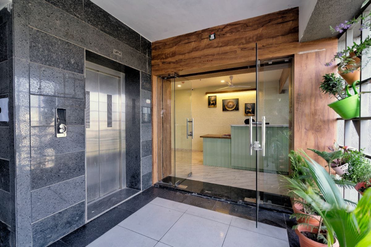 Entrance and lift lobby at Hotel Royal 24