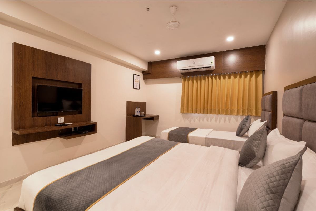 Super Deluxe Room with wooden panelling and twin beds